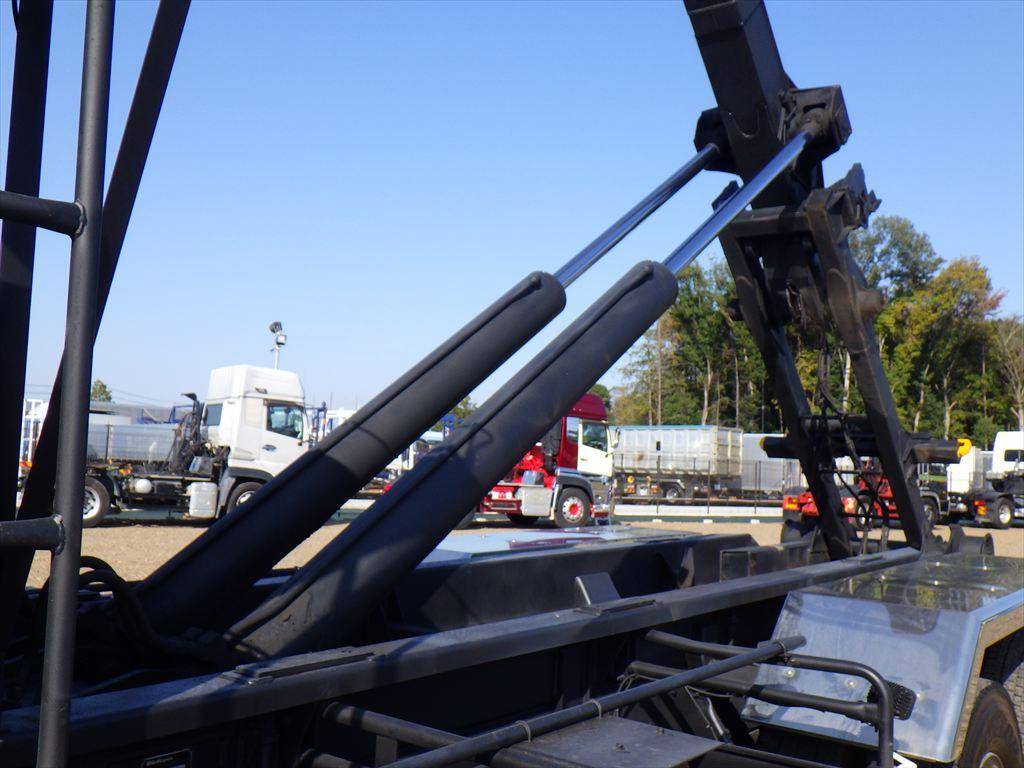 日野プロフィアコンテナ専用車大型（10t）[写真09]