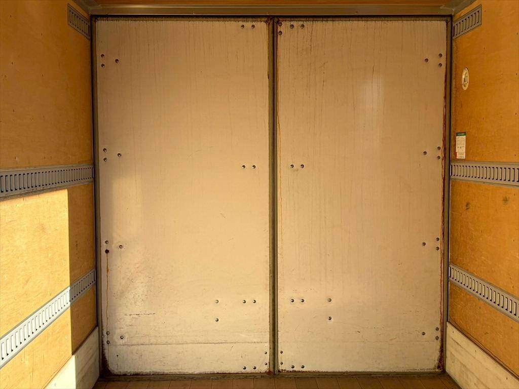 いすゞエルフアルミバン小型（2t・3t）[写真11]