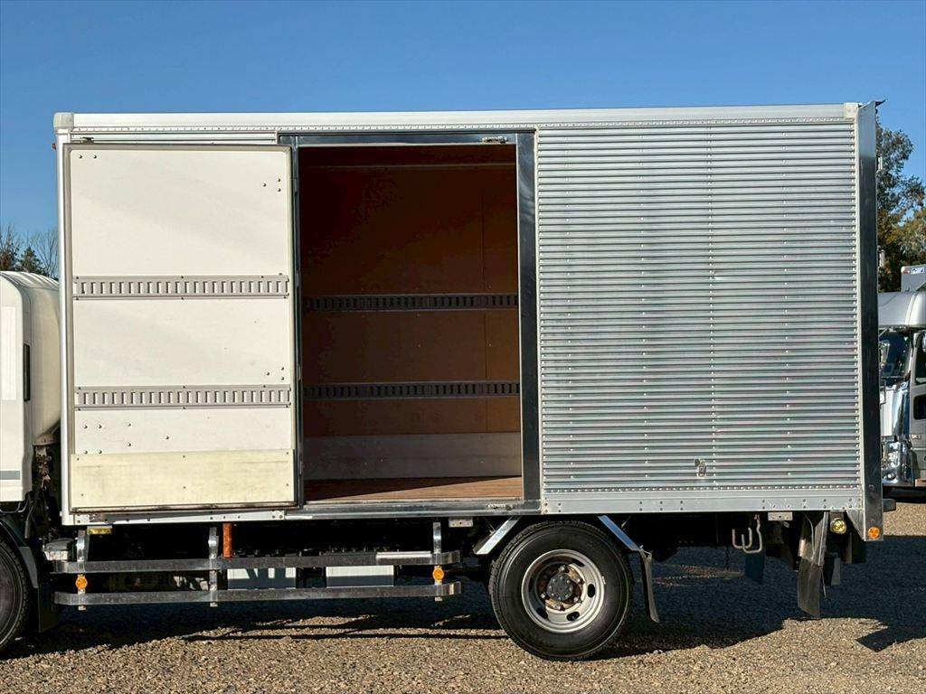 いすゞエルフアルミバン小型（2t・3t）[写真12]