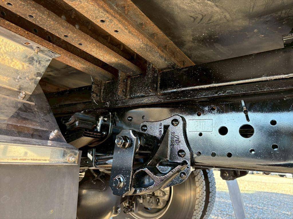 いすゞエルフアルミバン小型（2t・3t）[写真13]