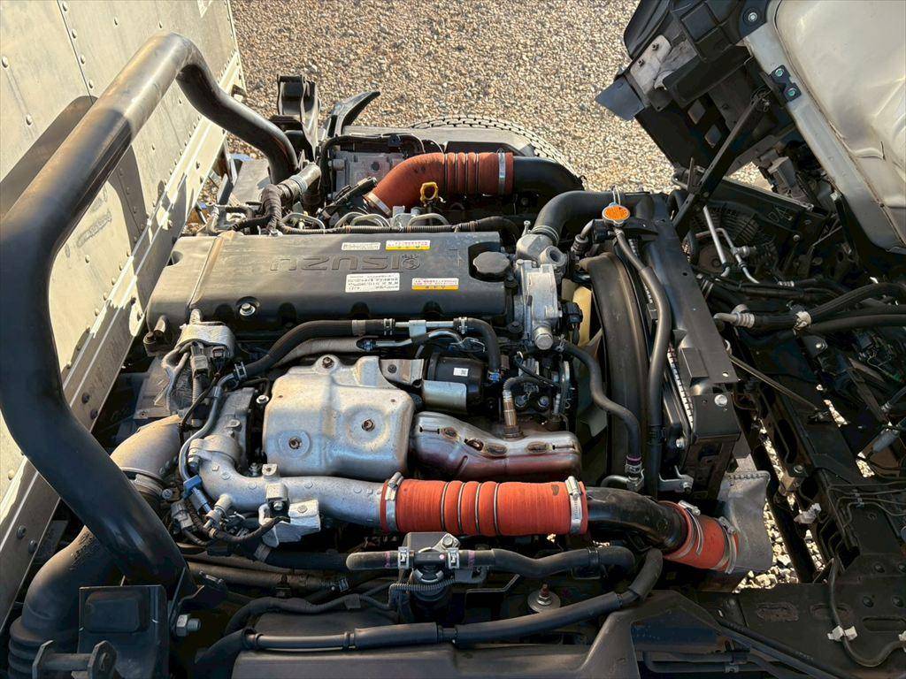 いすゞエルフアルミバン小型（2t・3t）[写真17]