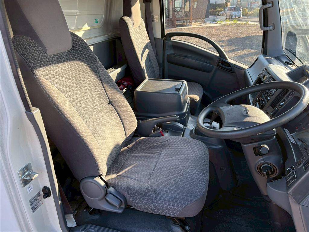 いすゞエルフアルミバン小型（2t・3t）[写真19]