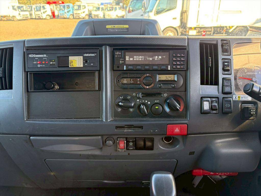 いすゞエルフアルミバン小型（2t・3t）[写真20]