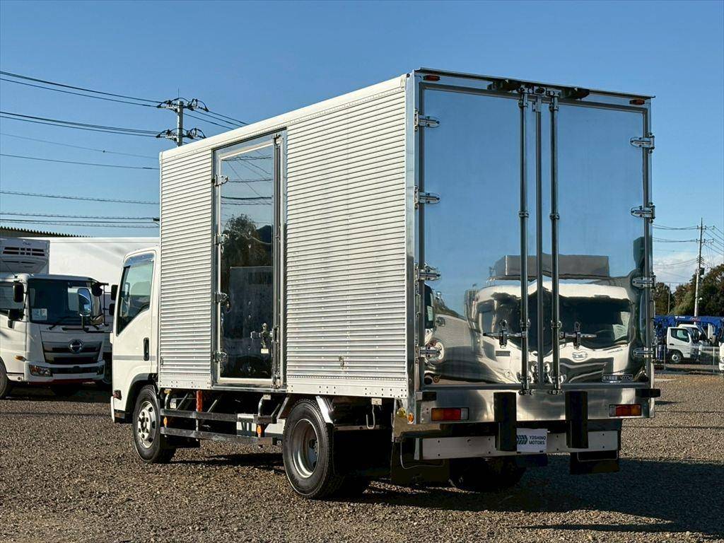 いすゞエルフアルミバン小型（2t・3t）[写真03]