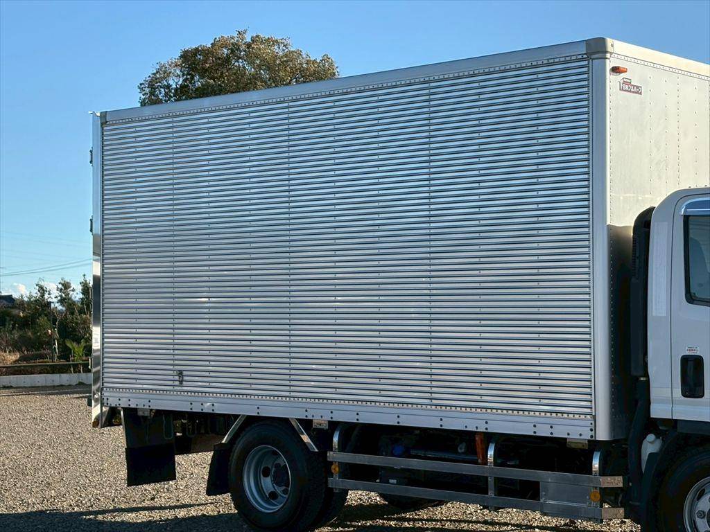 いすゞエルフアルミバン小型（2t・3t）[写真05]