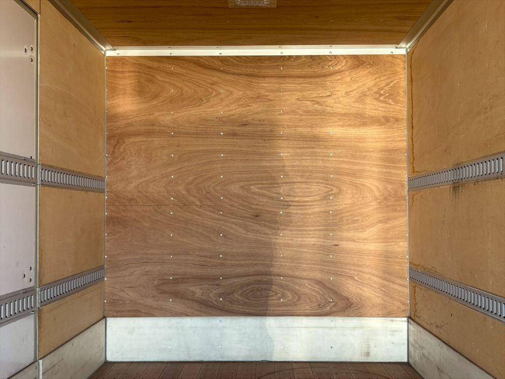 いすゞエルフアルミバン小型（2t・3t）[写真07]