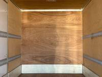 いすゞエルフアルミバン小型（2t・3t）[写真08]