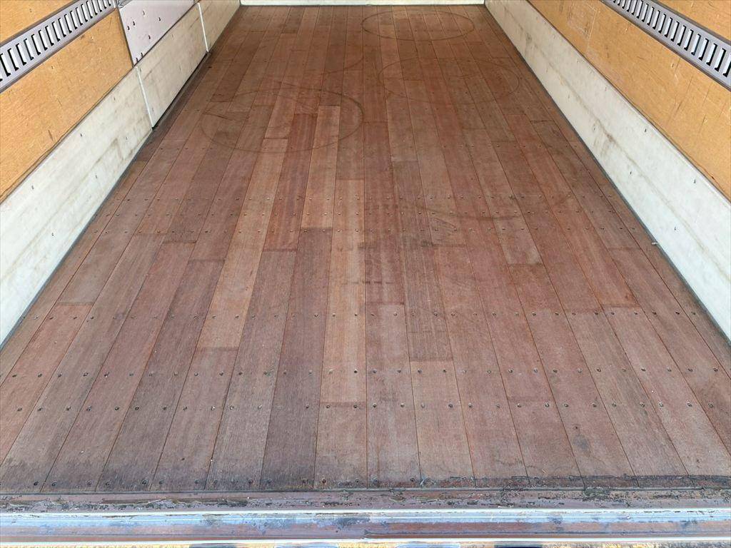 いすゞエルフアルミバン小型（2t・3t）[写真08]