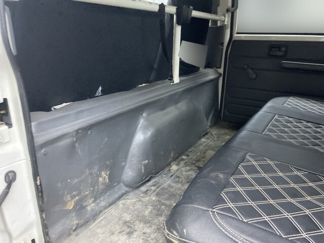 いすゞエルフダブルキャブ（Wキャブ）小型（2t・3t）[写真30]