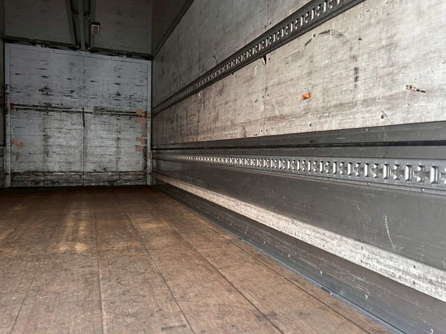 三菱ふそうファイターアルミウイング増トン（6t・8t）[写真11]