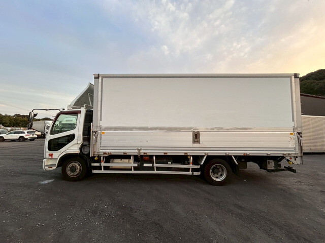 三菱ふそうファイターアルミウイング増トン（6t・8t）[写真04]