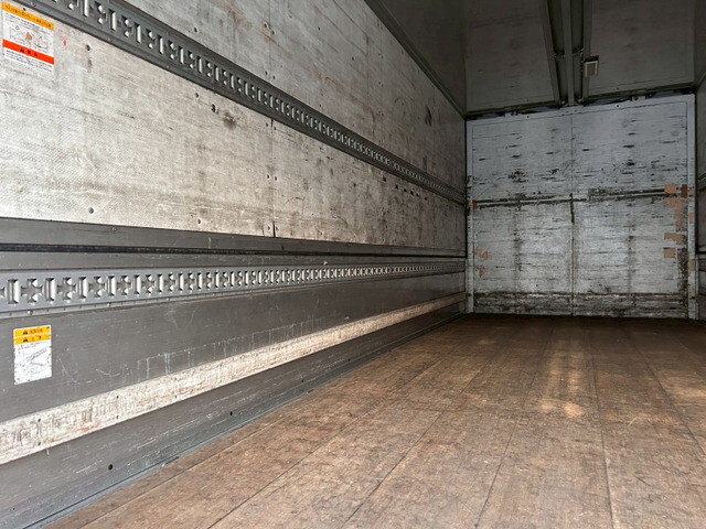 三菱ふそうファイターアルミウイング増トン（6t・8t）[写真09]