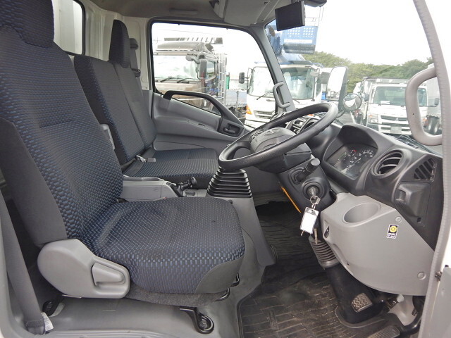 日野デュトロ冷凍車（冷蔵車）小型（2t・3t）[写真17]