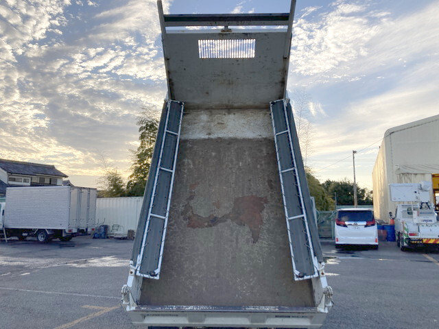 いすゞエルフダンプ小型（2t・3t）[写真13]