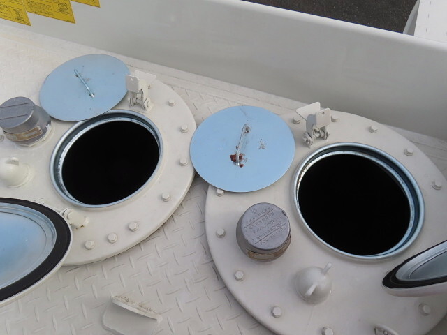 日野デュトロタンク車（タンクローリー）小型（2t・3t）[写真26]