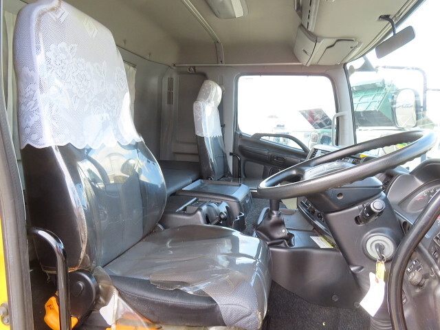 日野プロフィアバルク車（粉粒体運搬車）大型（10t）[写真17]