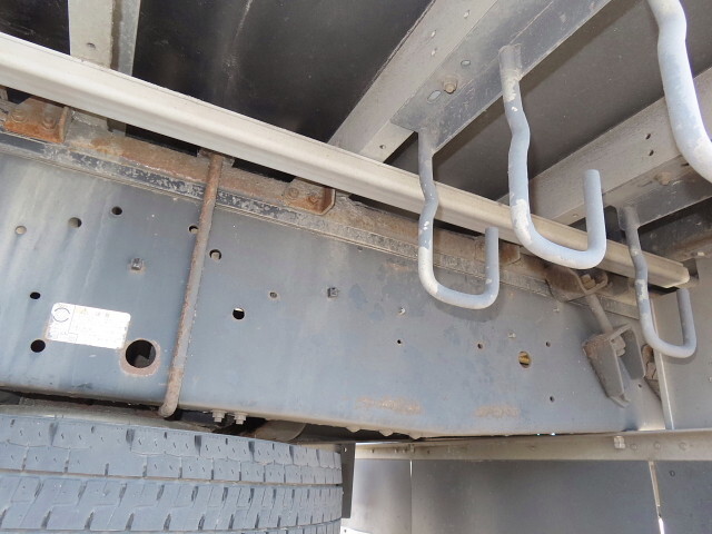 いすゞギガアルミウイング大型（10t）[写真10]