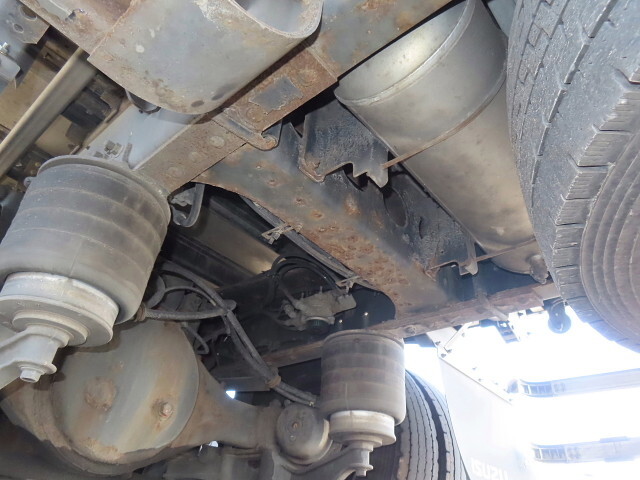 いすゞギガアルミウイング大型（10t）[写真11]