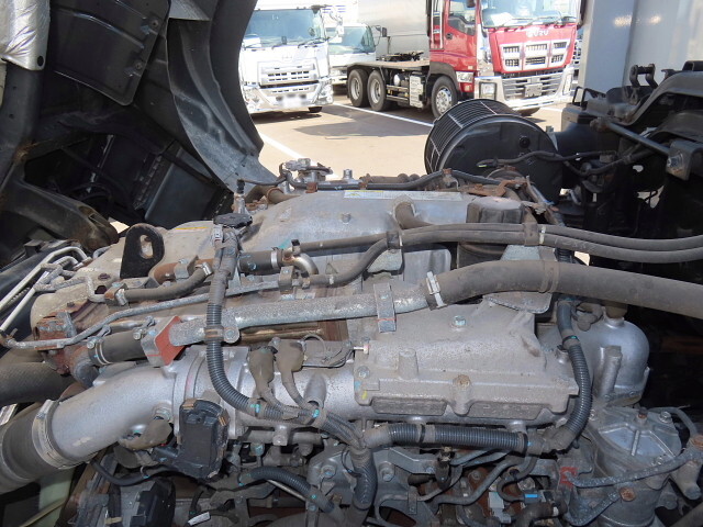 いすゞギガアルミウイング大型（10t）[写真14]