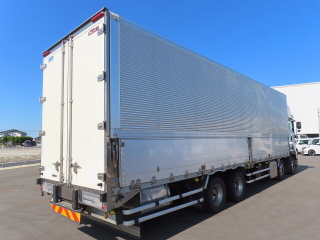 いすゞギガアルミウイング大型（10t）[写真02]