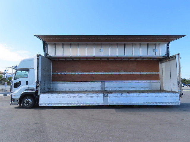 いすゞギガアルミウイング大型（10t）[写真27]