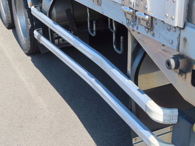 いすゞギガアルミウイング大型（10t）[写真32]