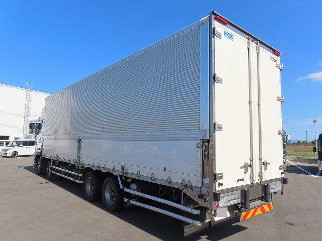 いすゞギガアルミウイング大型（10t）[写真04]