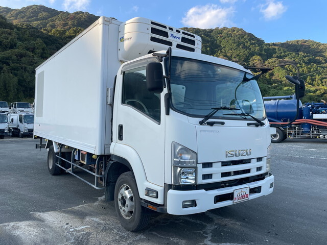 いすゞフォワード冷凍車（冷蔵車）中型（4t）[写真03]