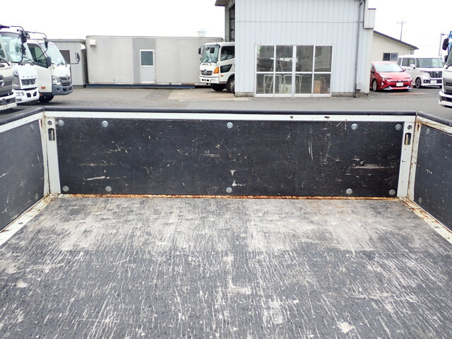 三菱ふそうキャンター平ボディ小型（2t・3t）[写真15]