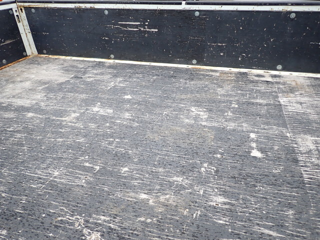 三菱ふそうキャンター平ボディ小型（2t・3t）[写真17]