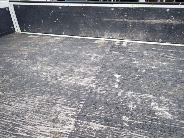 三菱ふそうキャンター平ボディ小型（2t・3t）[写真18]