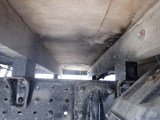 三菱ふそうキャンター平ボディ小型（2t・3t）[写真23]