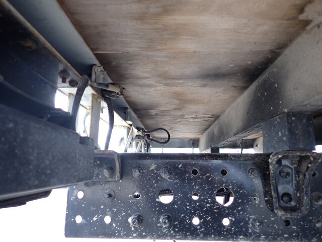 三菱ふそうキャンター平ボディ小型（2t・3t）[写真24]