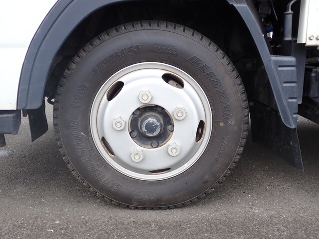 三菱ふそうキャンター平ボディ小型（2t・3t）[写真27]