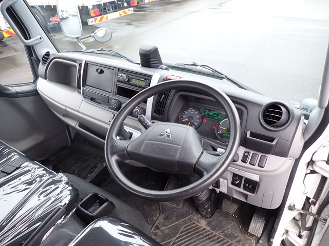 三菱ふそうキャンター平ボディ小型（2t・3t）[写真30]