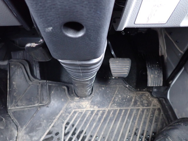 三菱ふそうキャンター平ボディ小型（2t・3t）[写真32]