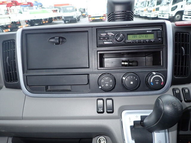 三菱ふそうキャンター平ボディ小型（2t・3t）[写真33]