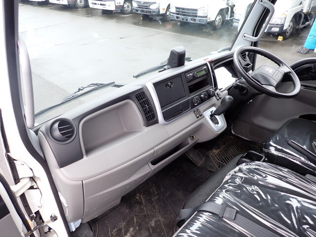 三菱ふそうキャンター平ボディ小型（2t・3t）[写真34]