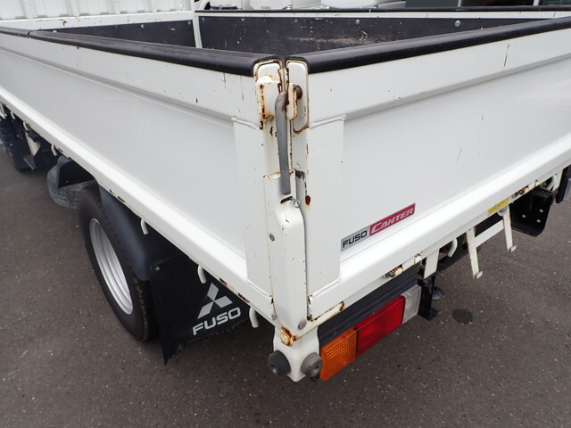三菱ふそうキャンター平ボディ小型（2t・3t）[写真09]