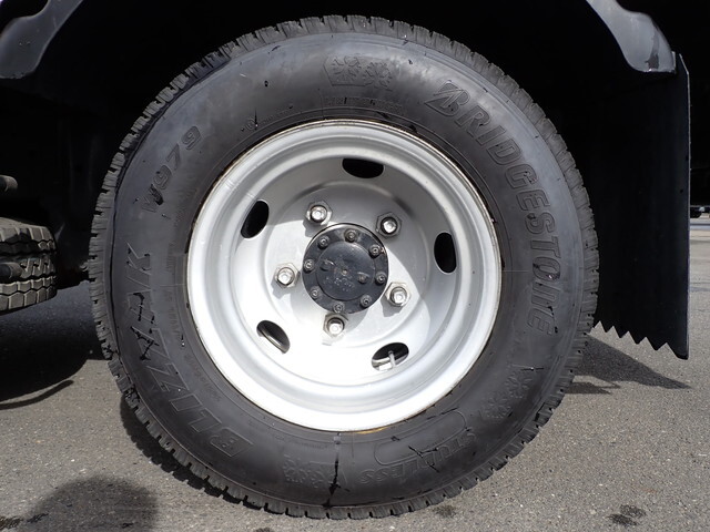 いすゞエルフ平ボディ小型（2t・3t）[写真13]