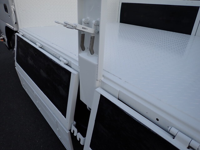 いすゞエルフ平ボディ小型（2t・3t）[写真16]