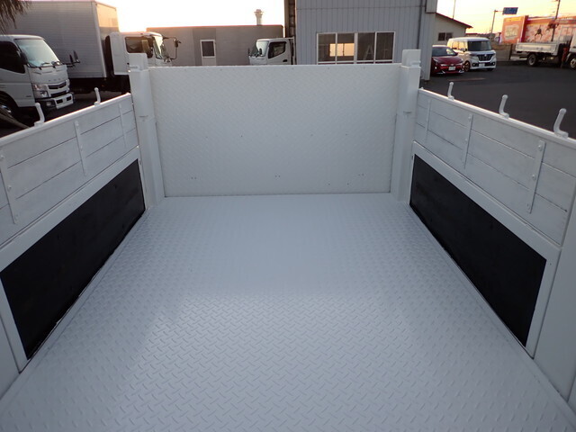 いすゞエルフ平ボディ小型（2t・3t）[写真18]