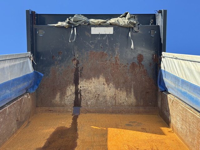 いすゞギガダンプ大型（10t）[写真15]