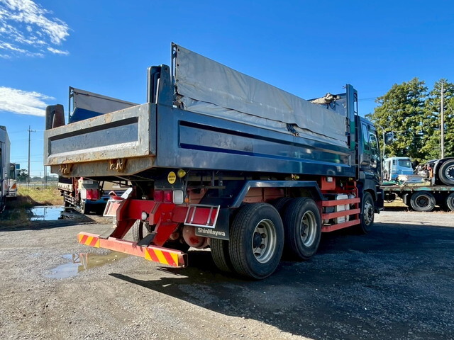 いすゞギガダンプ大型（10t）[写真02]