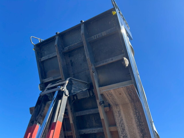 いすゞギガダンプ大型（10t）[写真27]