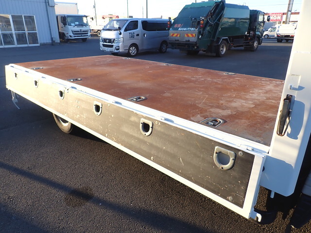 三菱ふそうキャンター平ボディ小型（2t・3t）[写真12]