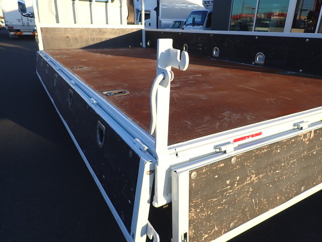 三菱ふそうキャンター平ボディ小型（2t・3t）[写真13]