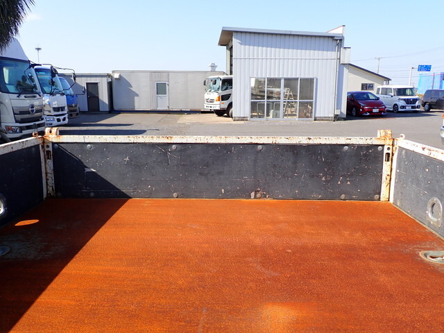 三菱ふそうキャンター平ボディ小型（2t・3t）[写真14]