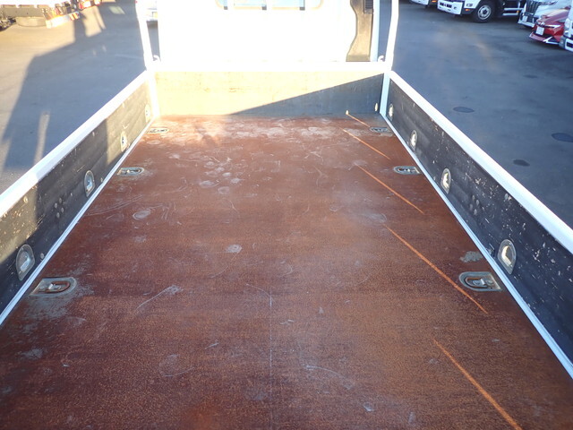 三菱ふそうキャンター平ボディ小型（2t・3t）[写真14]