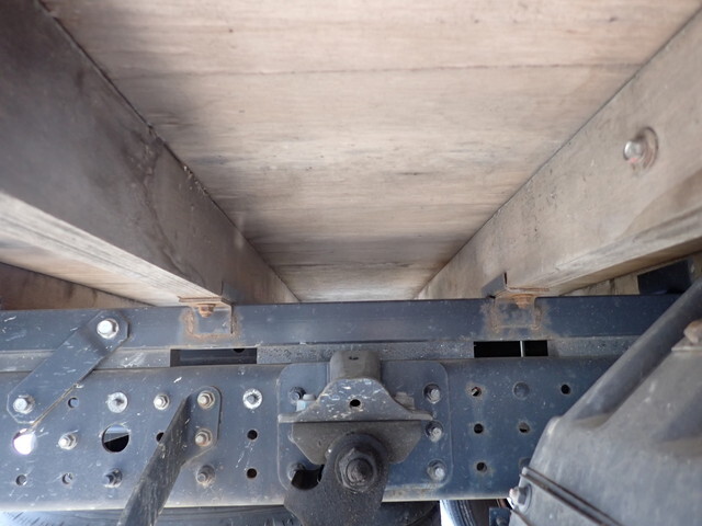 三菱ふそうキャンター平ボディ小型（2t・3t）[写真22]